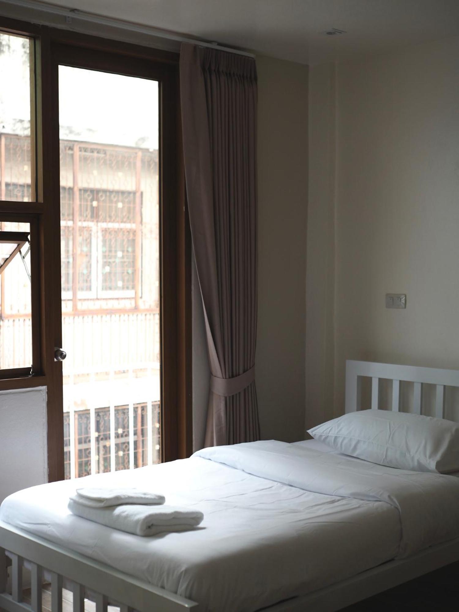 Krung Tone Hostel Bangkok Exterior foto